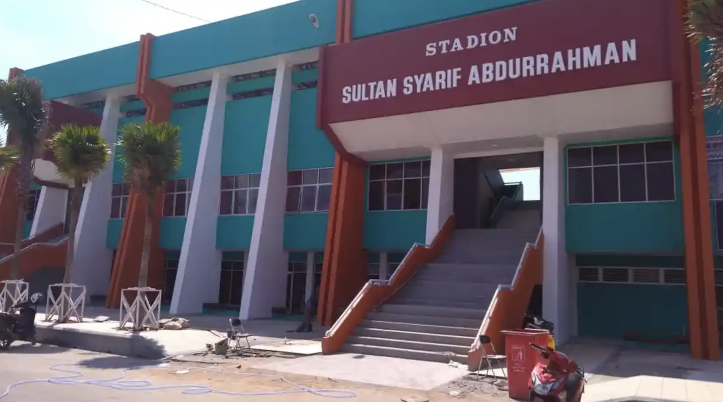 BROKEN VERSUS PONTIANAK